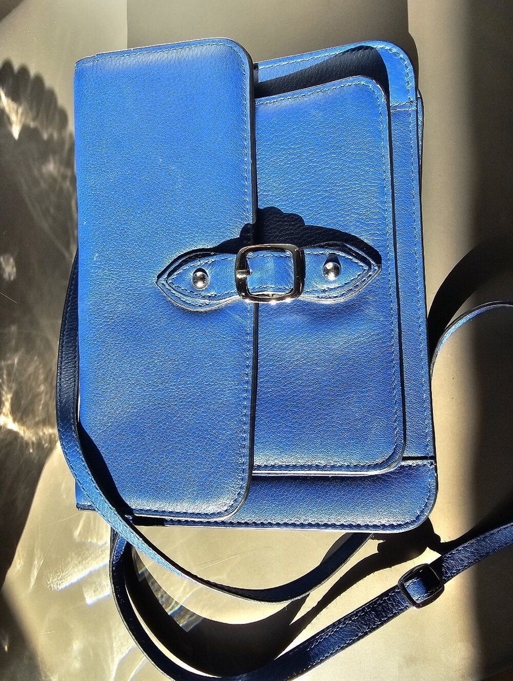 Levenger Leather Colbalt Blue Shoulder Bag Multiple Pockets And Magnetic Close